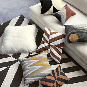 PILLOWS & THROWS 