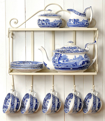 DINING & ENTERTAINING